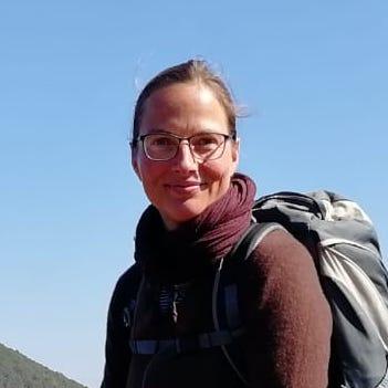 das Bild zeigt die Patientin Claudia. Sie hat eine der Bewertugen verfasst.